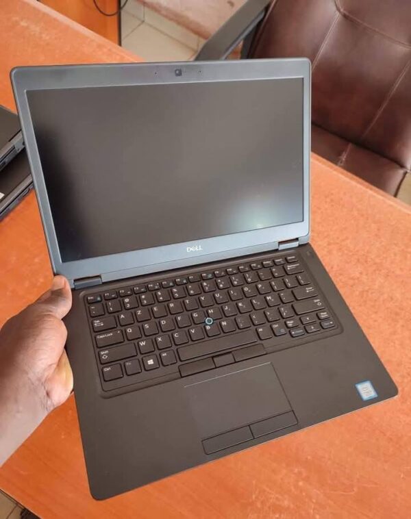 DELL Latitude 5490 - Image 4